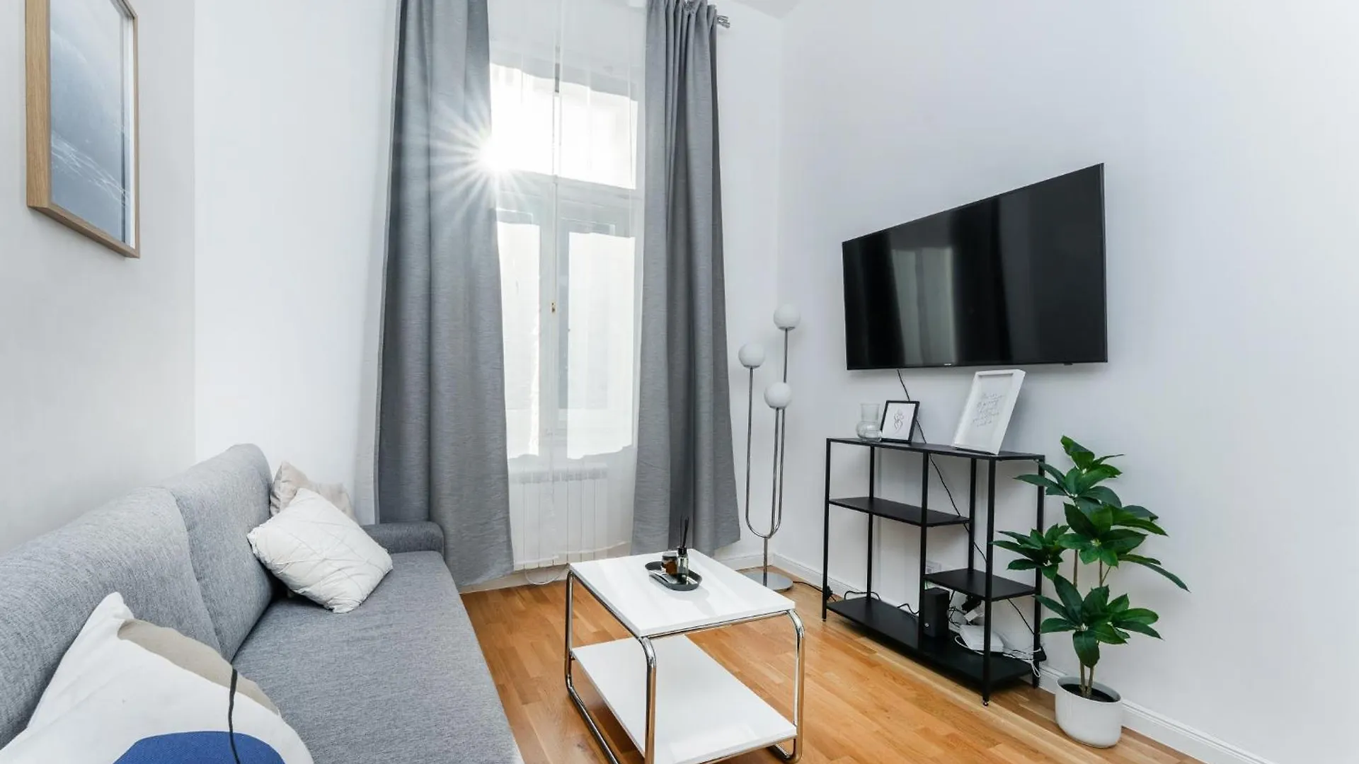 Sunny One Bedroom Apartment By Rentero Prag
