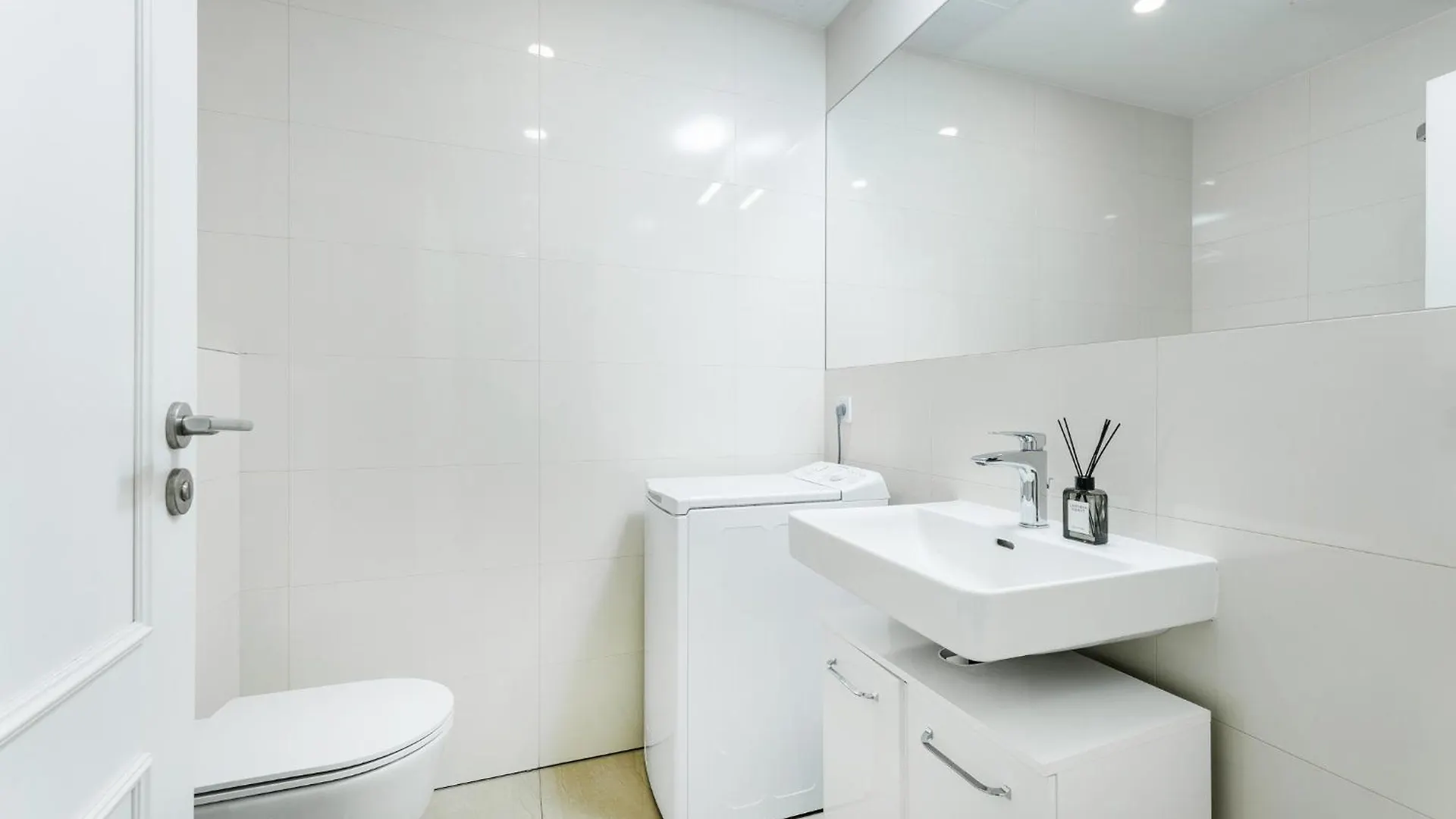Sunny One Bedroom Apartment By Rentero プラハ