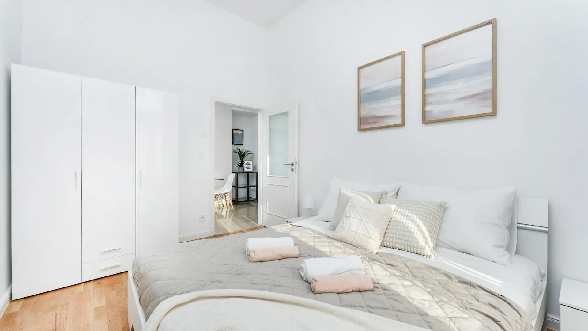 Sunny One Bedroom Apartment By Renteroの連絡先