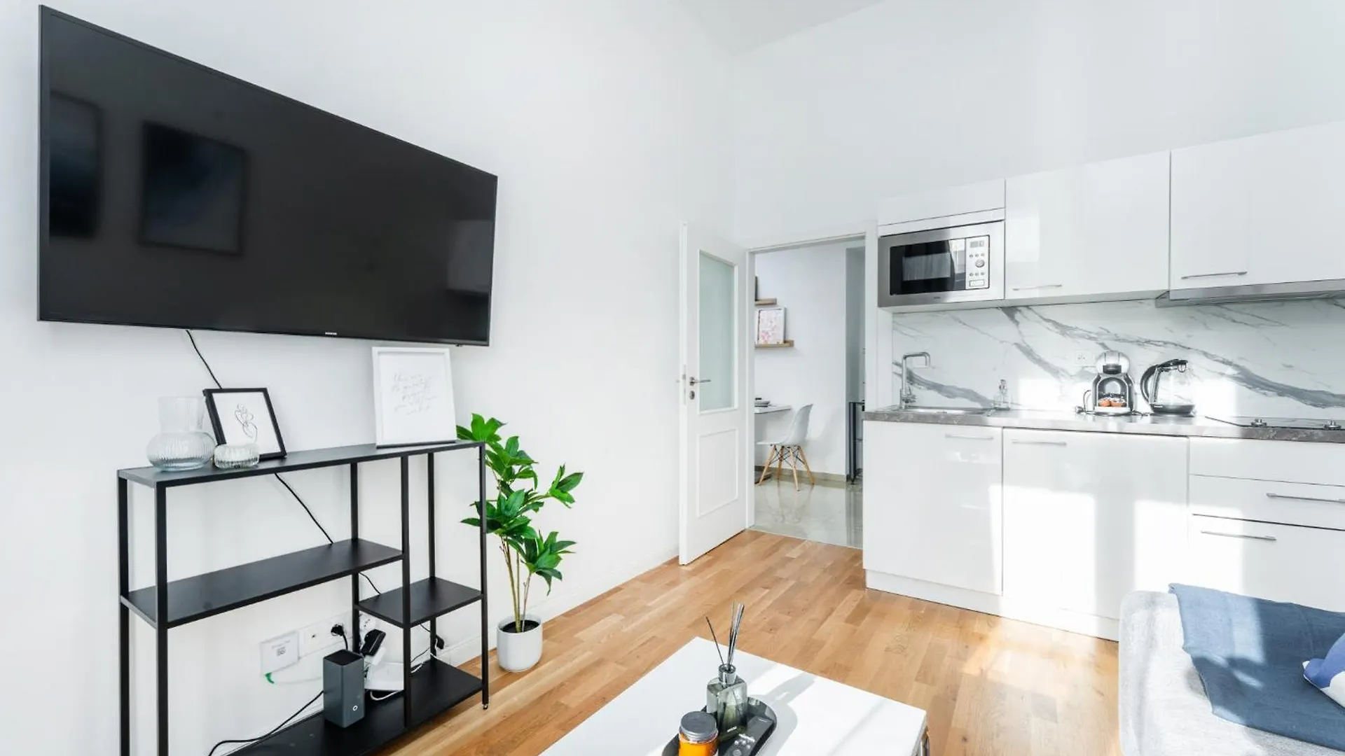 Sunny One Bedroom Apartment By Rentero プラハ