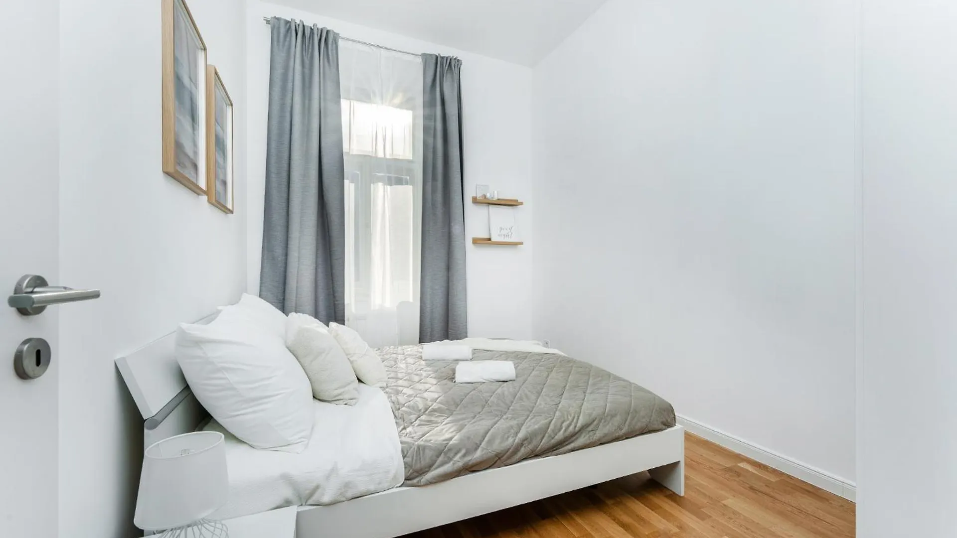 Sunny One Bedroom Apartment By Rentero プラハ